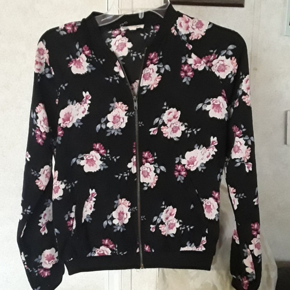 About A Girl black zip up top